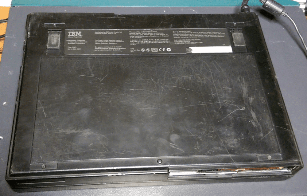 IBM Thinkpad 365XD bottom